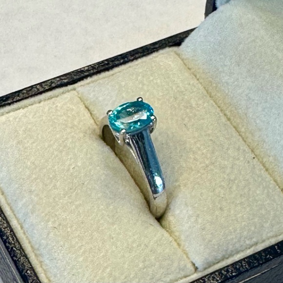 Sterling Silver and Blue Topaz Ring Size 6 - Picture 5 of 6